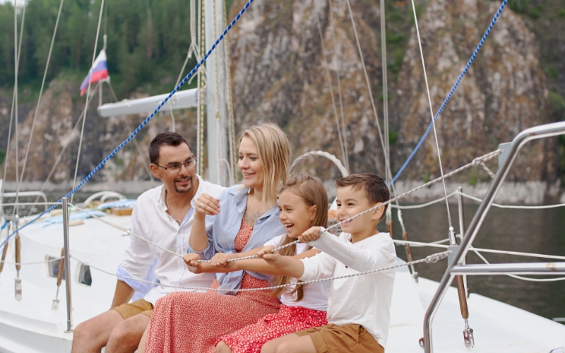 haphicraft-about-family-on-yacht-800x500px